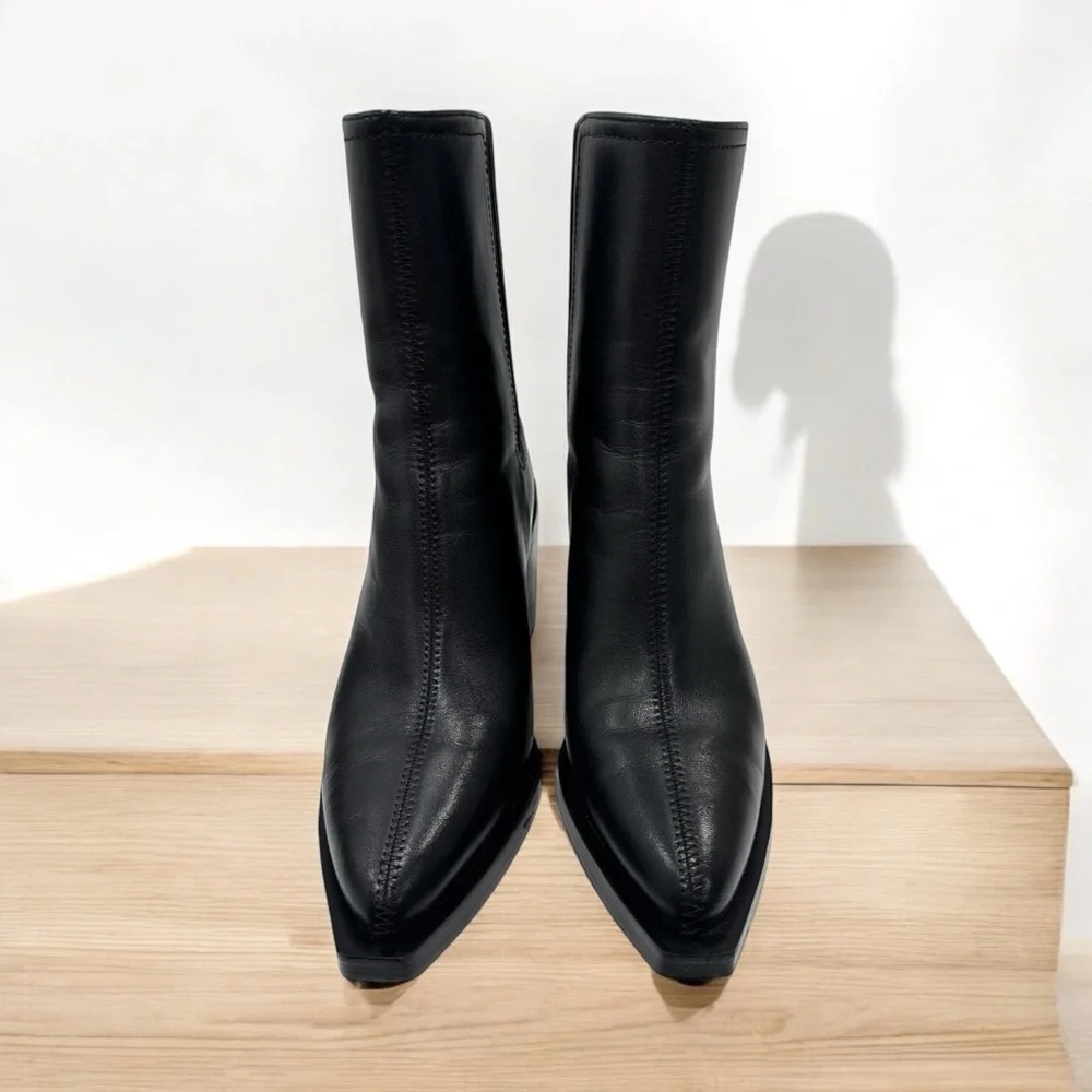 COACH

Prestyn  Leather Chelsea Ankle Boots size 6 B - Picture 6 of 15